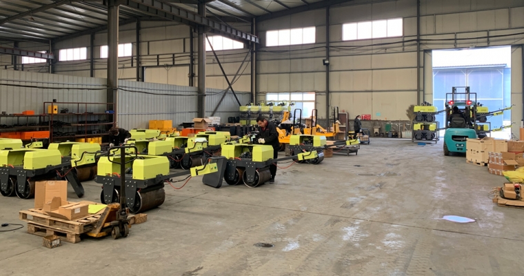 陽(yáng)春三月,一批小型壓路機(jī)出口海外，去赴一場(chǎng)他國(guó)春暖花開(kāi)!